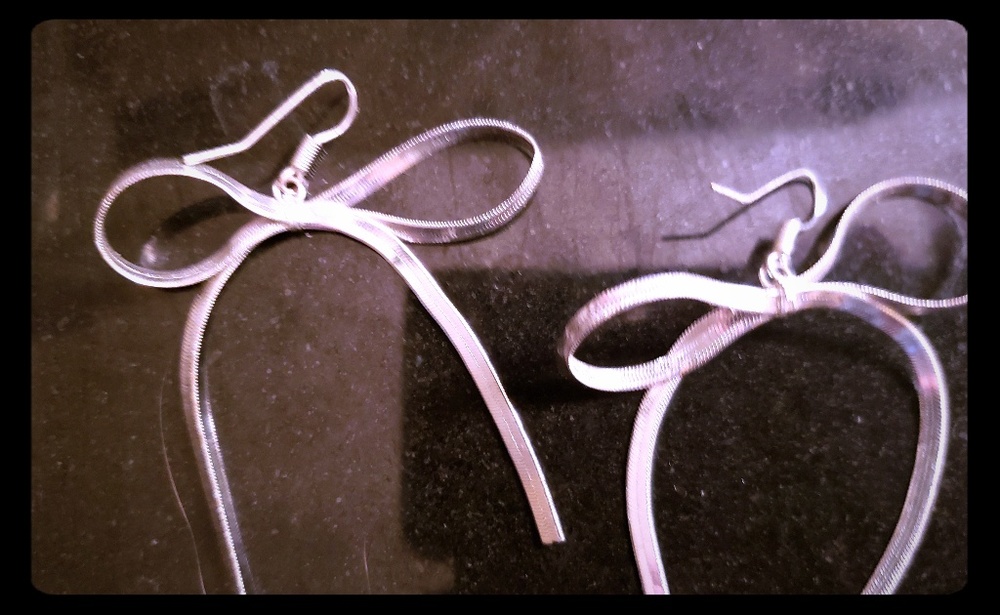 Bow earings